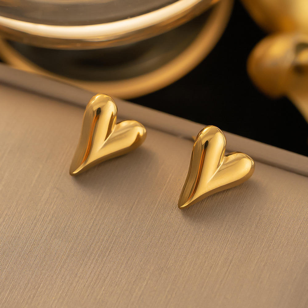 MODE & MINIMAL Women Gold-Plated Stainless Steel Anti Tarnish Heart Shaped Studs Earrings