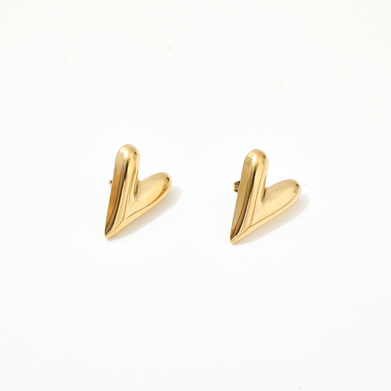 MODE & MINIMAL Women Gold-Plated Stainless Steel Anti Tarnish Heart Shaped Studs Earrings