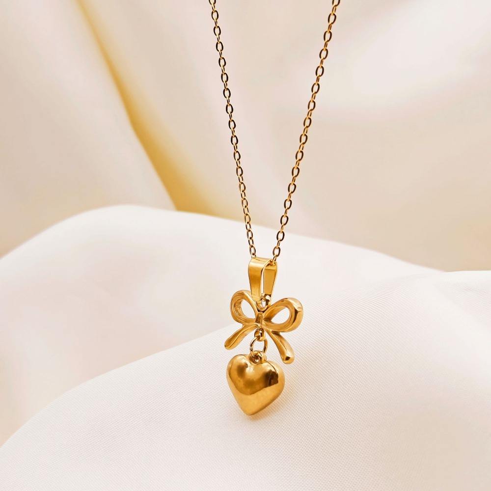 Eternal Heart & Pearl Golden Elegance Pendant Necklace with Gold-Toned Chain