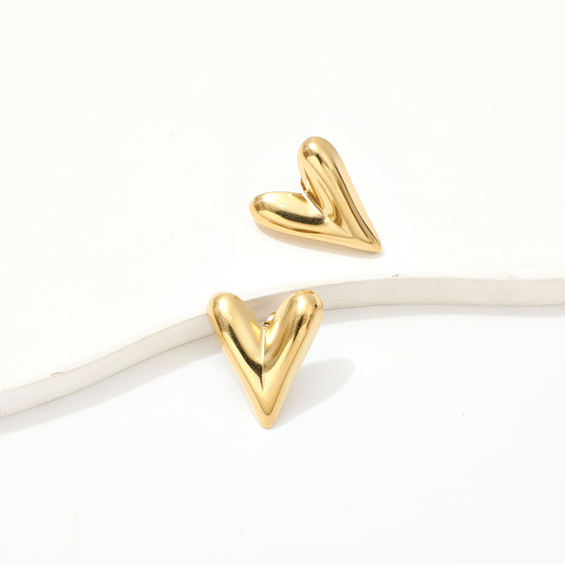 MODE & MINIMAL Women Gold-Plated Stainless Steel Anti Tarnish Heart Shaped Studs Earrings
